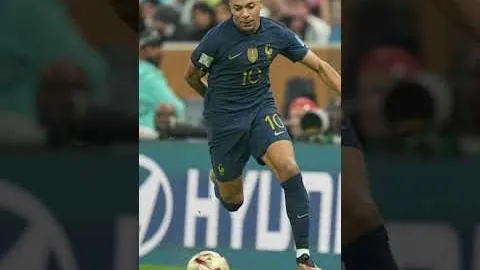 篮球场巅峰对决，健美精英传统防守难敌其势