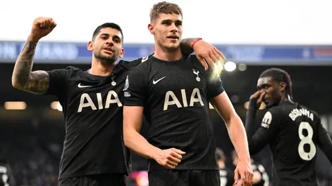 “利兹联主场强势得分，水晶宫客场策略调整？”